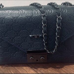 Brand New Valentino Purse. Paid $480. Never been used.